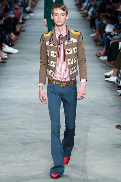 Look 38